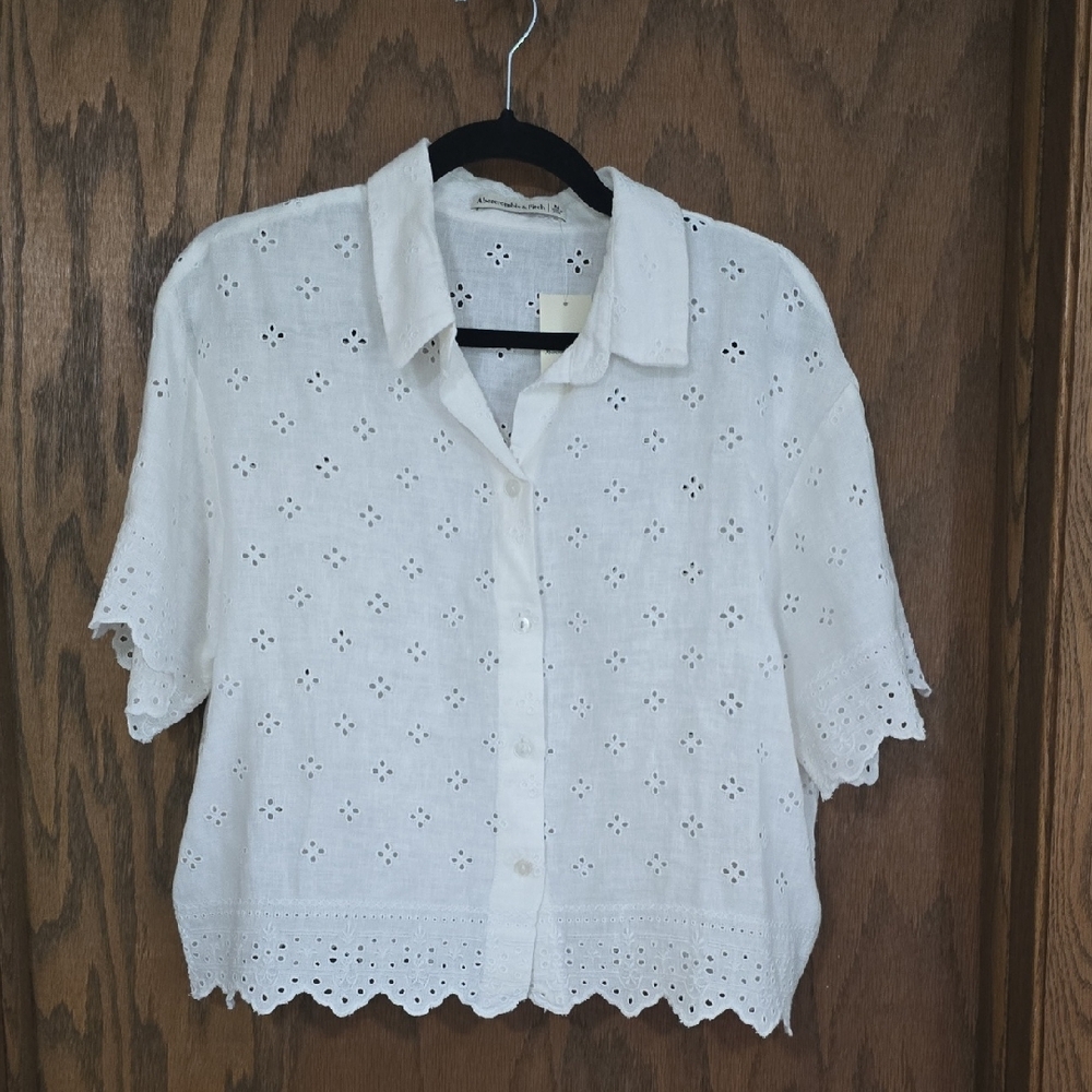 Abercrombie & Fitch White Cropped Button Down Shirt